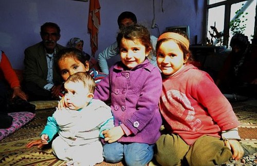 1.1426596988.kurdische-familie