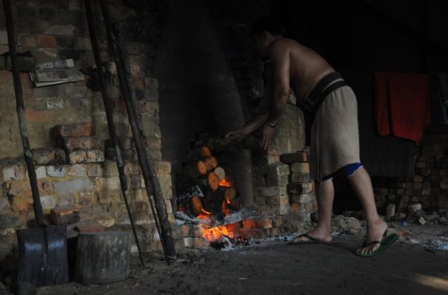 1.1461865680.holzkohlefertigung